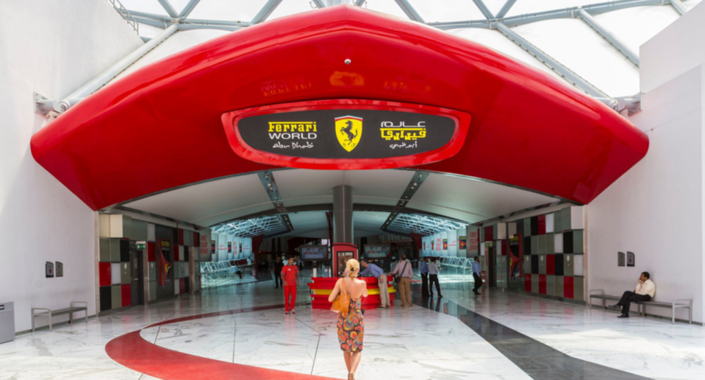 entrada del parque tematico de Ferrari